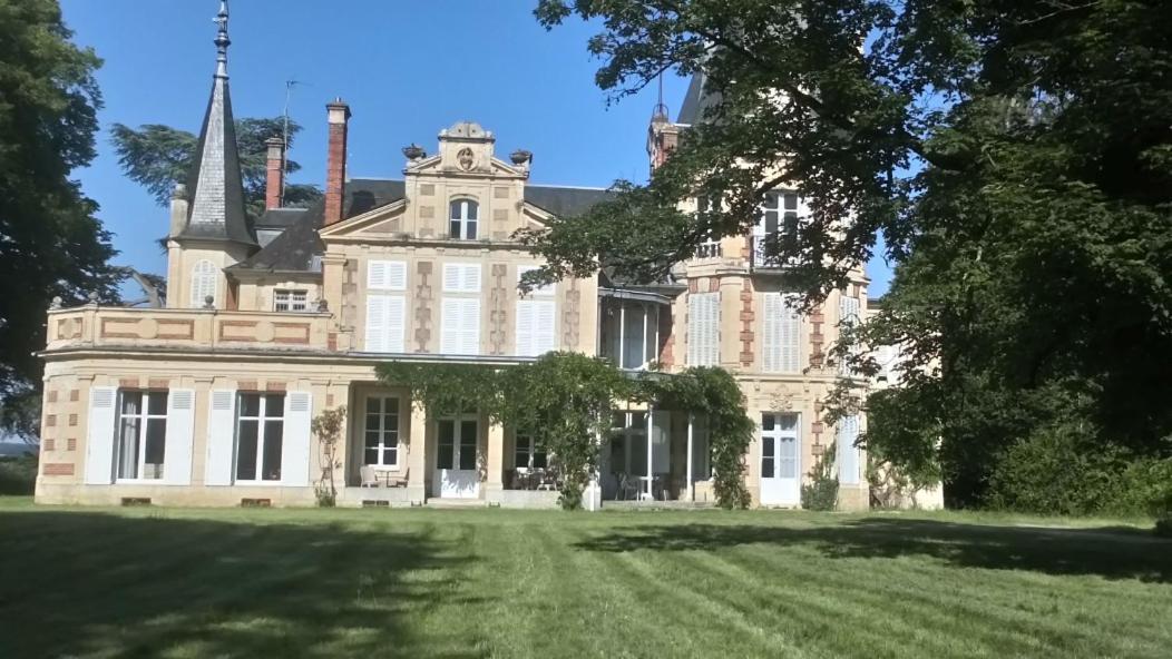Chateau De Maucouvent Challuy Exterior photo
