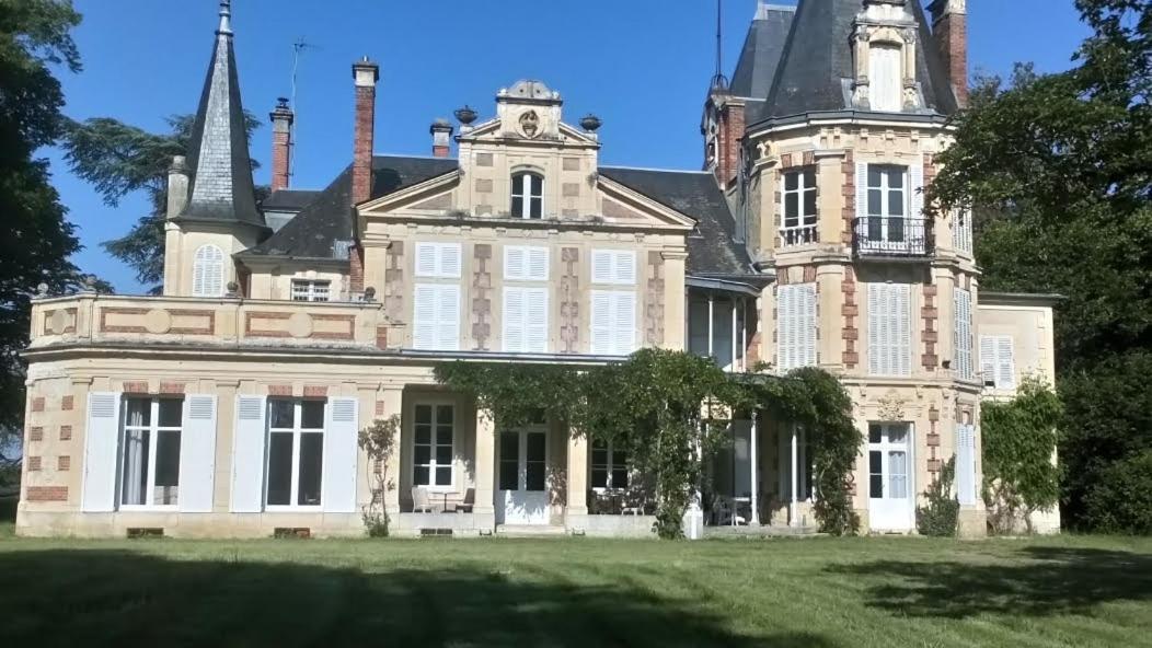 Chateau De Maucouvent Challuy Exterior photo