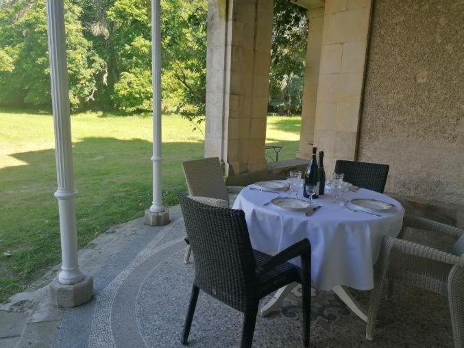 Chateau De Maucouvent Challuy Exterior photo