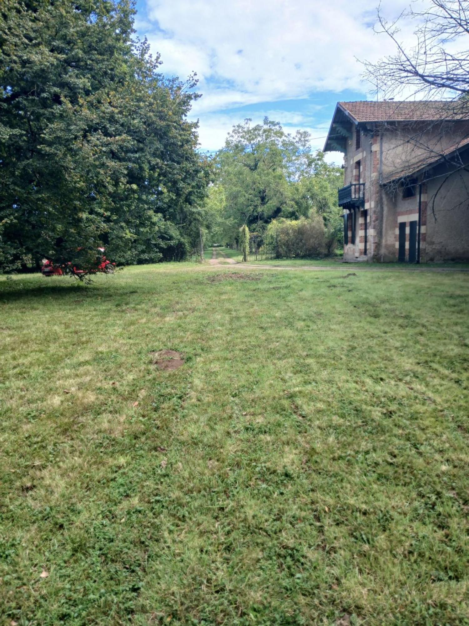 Chateau De Maucouvent Challuy Exterior photo
