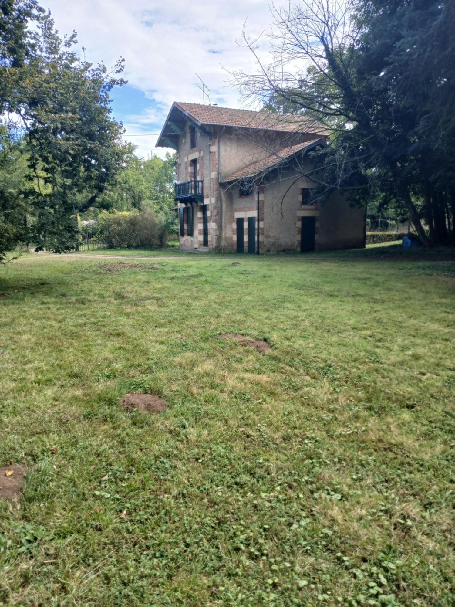 Chateau De Maucouvent Challuy Exterior photo